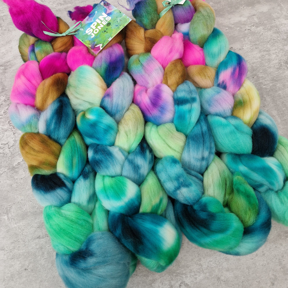 Rambouillet wool - Hand dyed - 100g (3.5oz) - PUDDLE