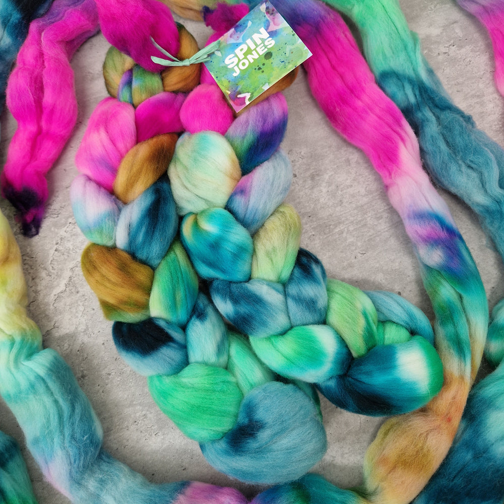Rambouillet wool - Hand dyed - 100g (3.5oz) - PUDDLE