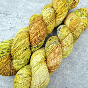 Hand dyed SW Merino wool - 4ply fingering 100g 400m OOAK YELLOW