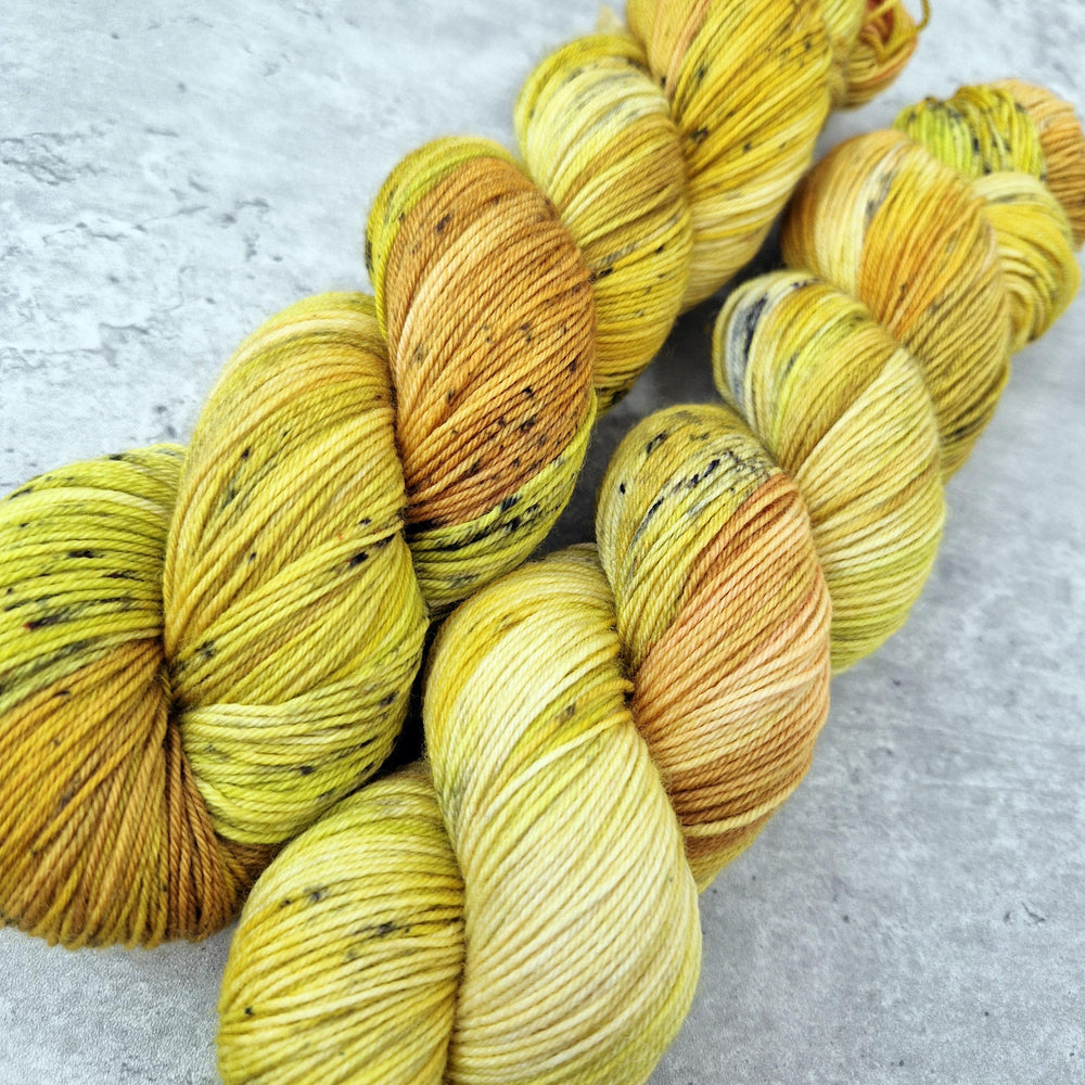 Hand dyed SW Merino wool - 4ply fingering 100g 400m OOAK YELLOW