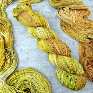 Hand dyed SW Merino wool - 4ply fingering 100g 400m OOAK YELLOW