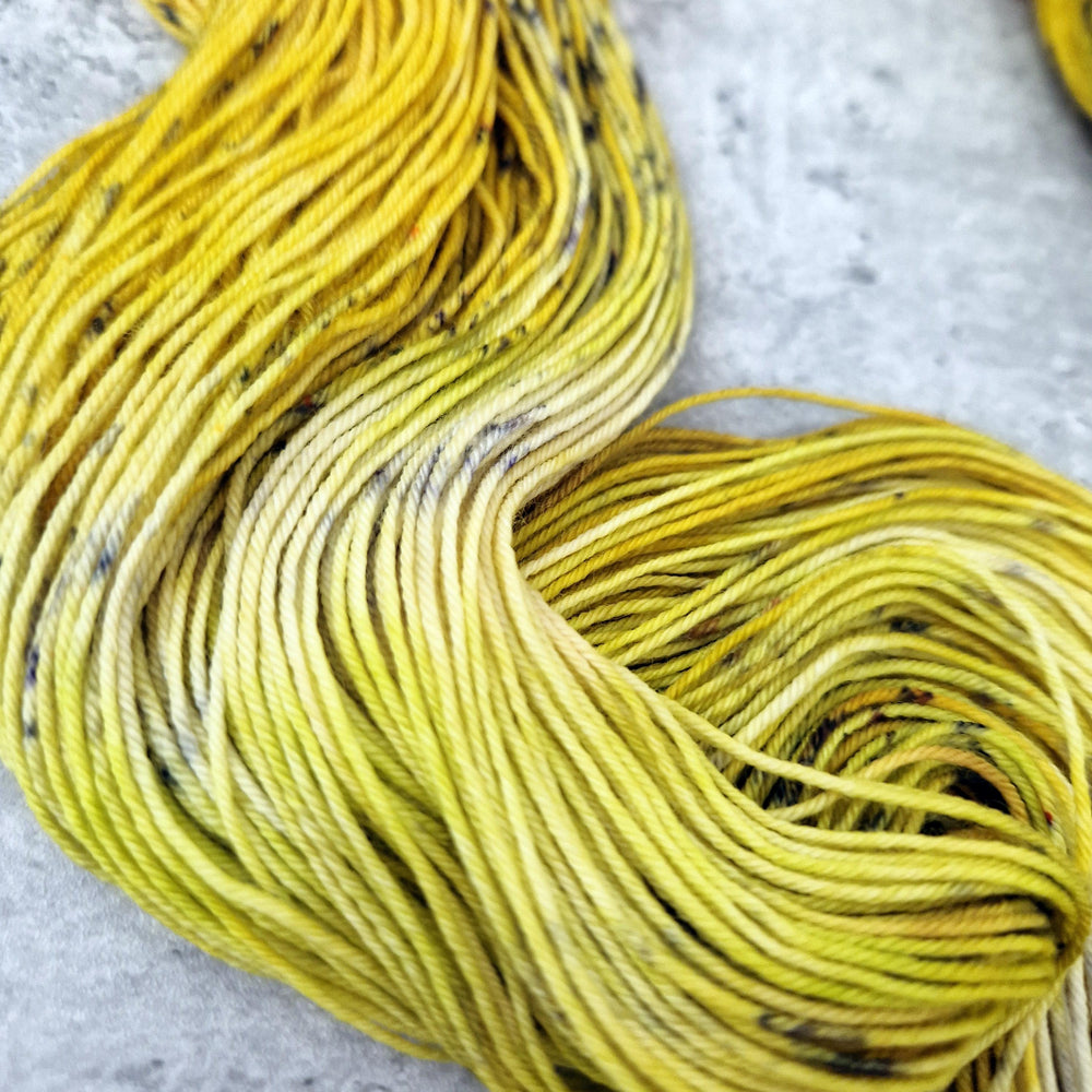 Hand dyed SW Merino wool - 4ply fingering 100g 400m OOAK YELLOW