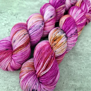 Hand dyed SW Merino wool - 4ply fingering 100g 400m OOAK PINK