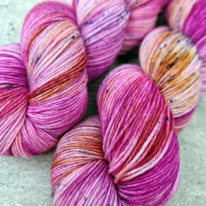 Hand dyed SW Merino wool - 4ply fingering 100g 400m OOAK PINK