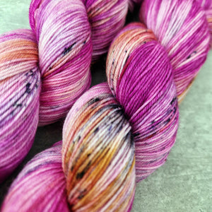 Hand dyed SW Merino wool - 4ply fingering 100g 400m OOAK PINK