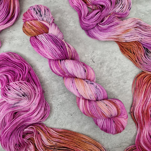 Hand dyed SW Merino wool - 4ply fingering 100g 400m OOAK PINK