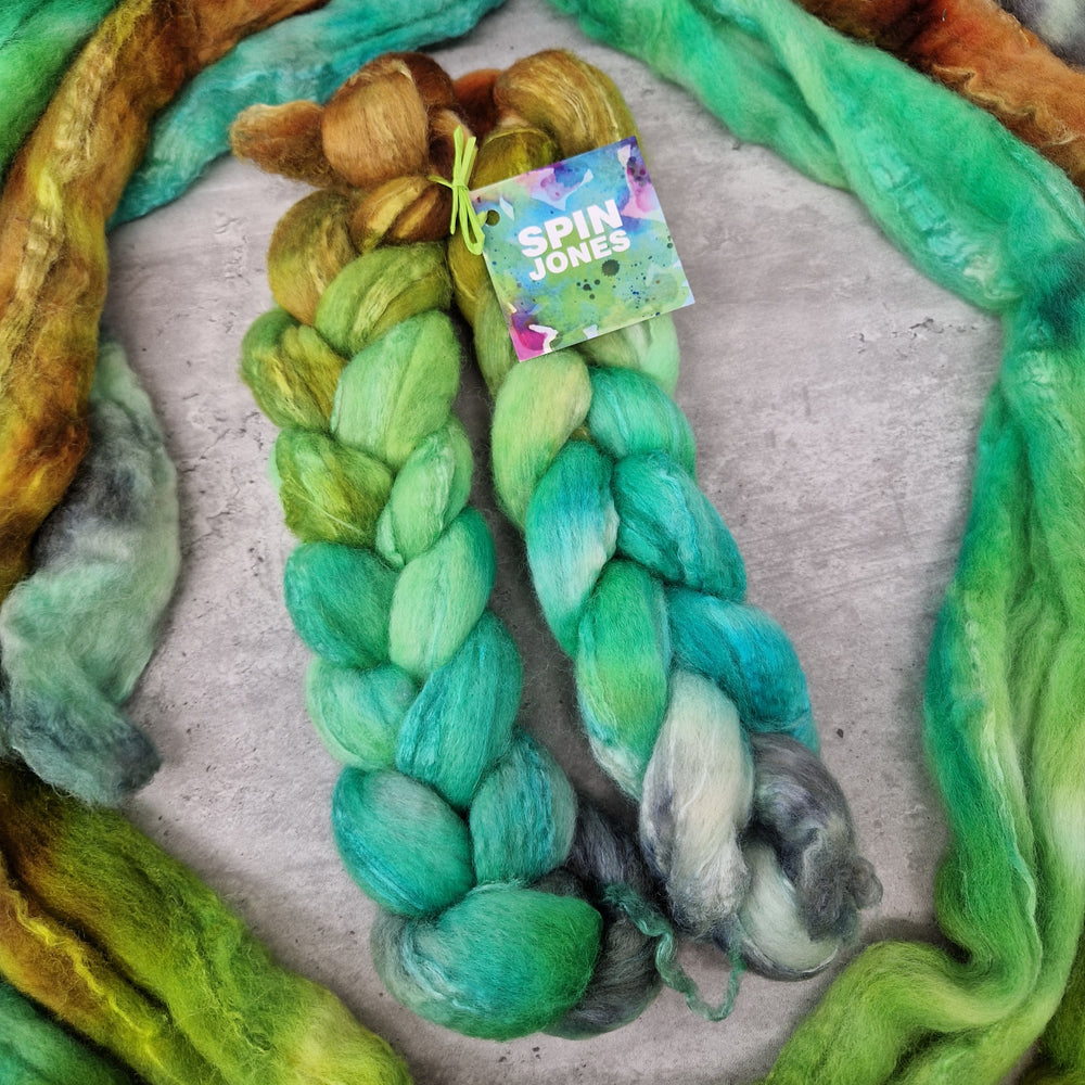 
            
                Load image into Gallery viewer, Bluefaced Leicester and tussah silk wool top - Hand dyed - 100g (3.5oz) - GREEN SCRUB TANAGER
            
        