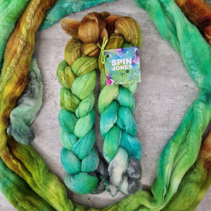 Bluefaced Leicester and tussah silk wool top - Hand dyed - 100g (3.5oz) - GREEN SCRUB TANAGER
