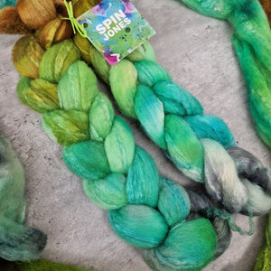 Bluefaced Leicester and tussah silk wool top - Hand dyed - 100g (3.5oz) - GREEN SCRUB TANAGER