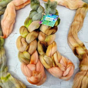 Rambouillet wool - Hand dyed - 100g (3.5oz) - BLODEUWEDD