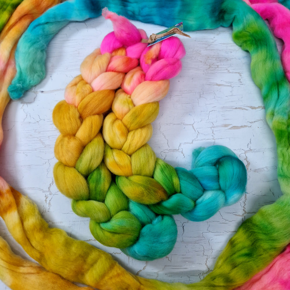 Punta Arenas wool top - Hand dyed - 100g (3.5oz) - Leftovers Gradient PINK YELLOW GREEN