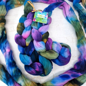 Rambouillet wool - Hand dyed - 100g (3.5oz) - BLUEBERRIES