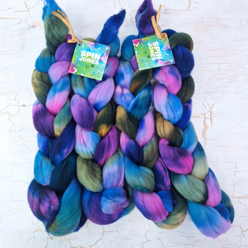 Rambouillet wool - Hand dyed - 100g (3.5oz) - BLUEBERRIES