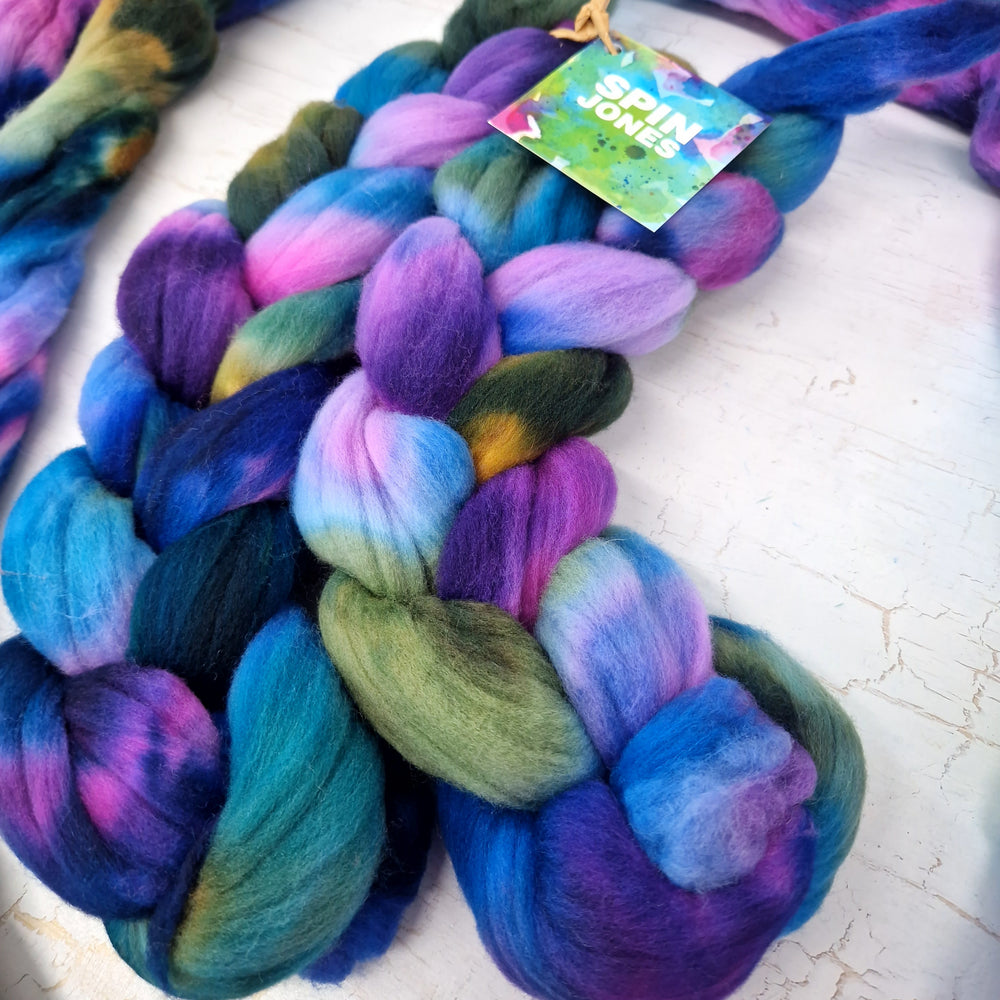 Rambouillet wool - Hand dyed - 100g (3.5oz) - BLUEBERRIES