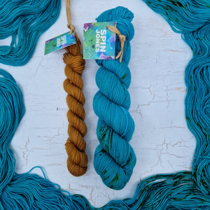 Aquatic & Tea leaf - SOCK YARN DUO - SW Falkland Merino & Nylon sock yarn