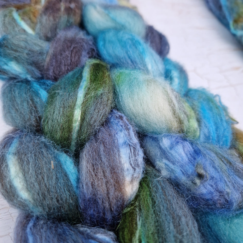 BREEZIN' (LEFTOVERS) - Bluefaced Leicester & tussah silk wool top combo - white and brown - Hand dyed braids - 100g (3.5oz)
